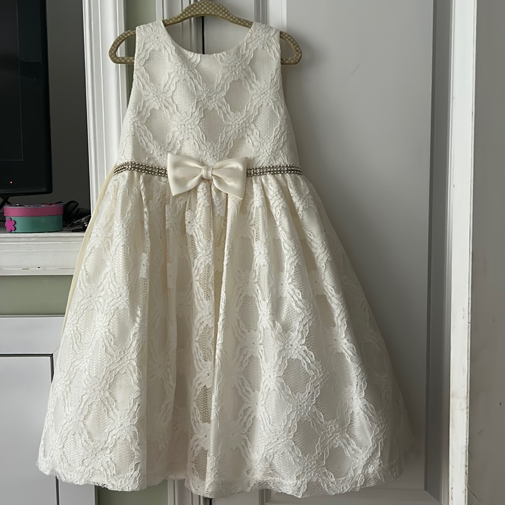 Beautiful lace dress🤍